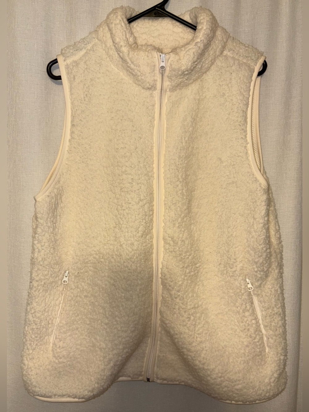 Women’s Large Off-White Sherpa Vest